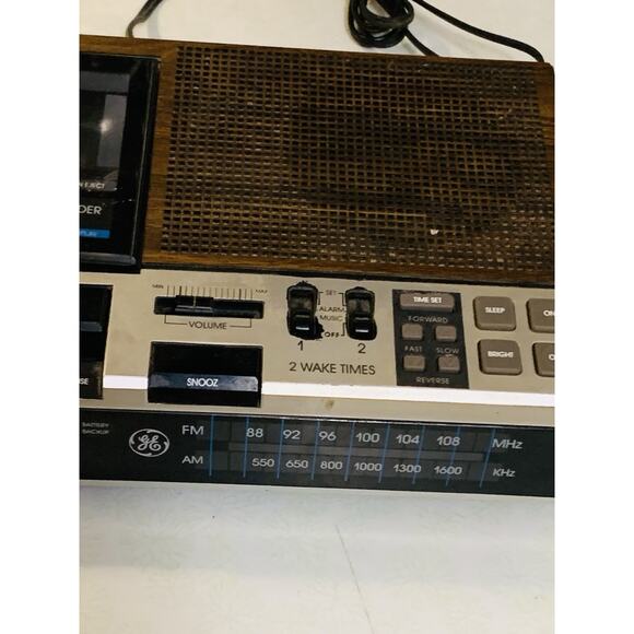 General Electric GE 7-4956B AM/FM Alarm Clock Radio Cassette Plays, No RW or FWD - Picture 4 of 10